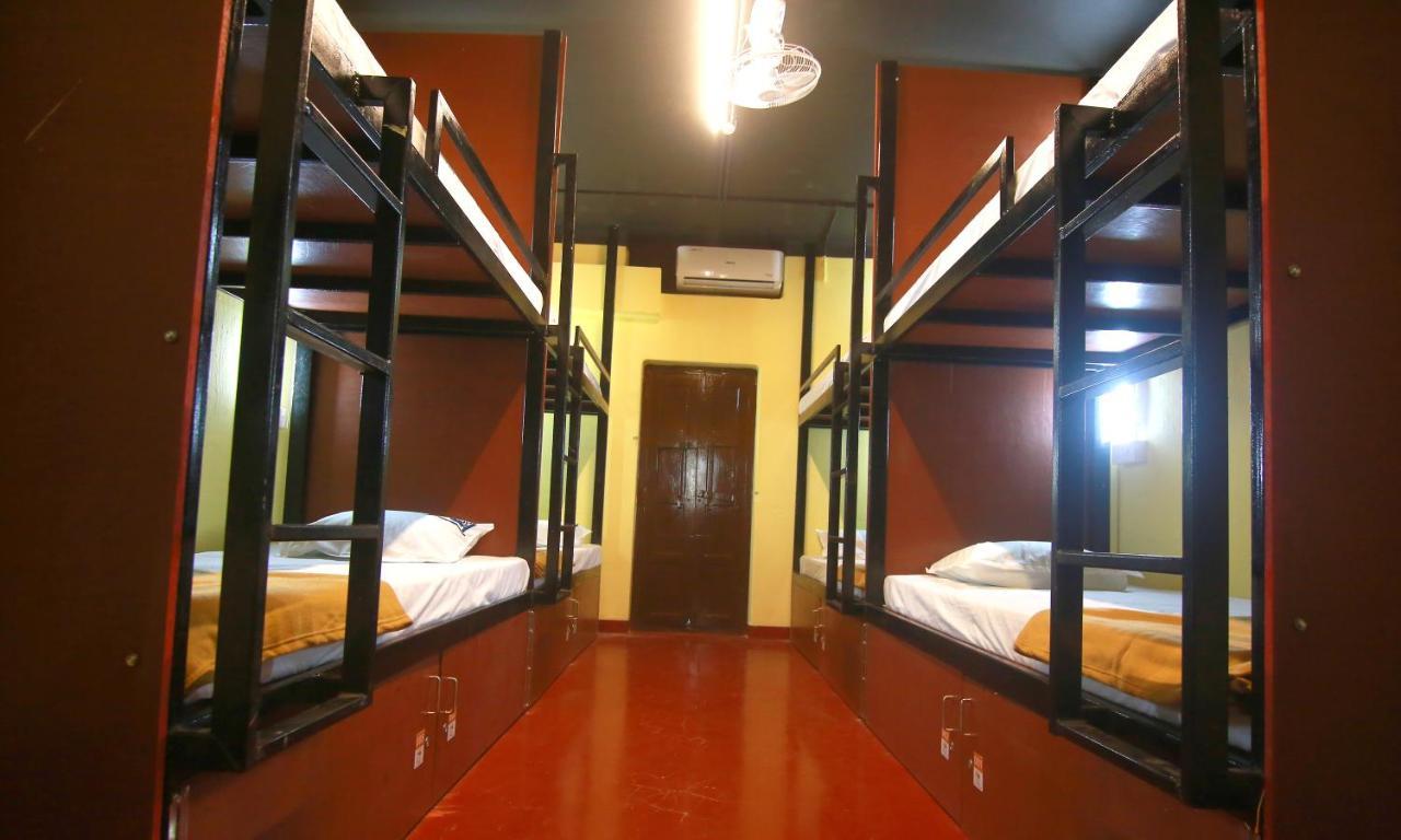The Metro Pod - Backpackers A/C Dormitory Коччи Экстерьер фото