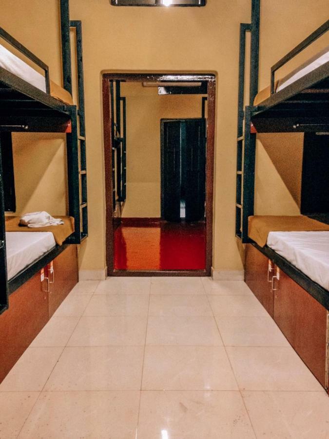 The Metro Pod - Backpackers A/C Dormitory Коччи Экстерьер фото