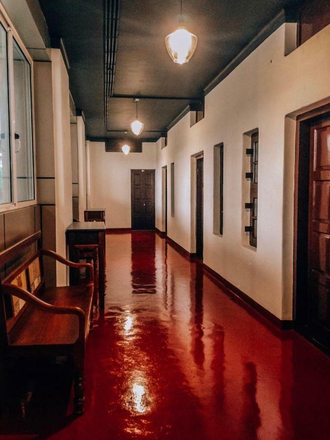 The Metro Pod - Backpackers A/C Dormitory Коччи Экстерьер фото